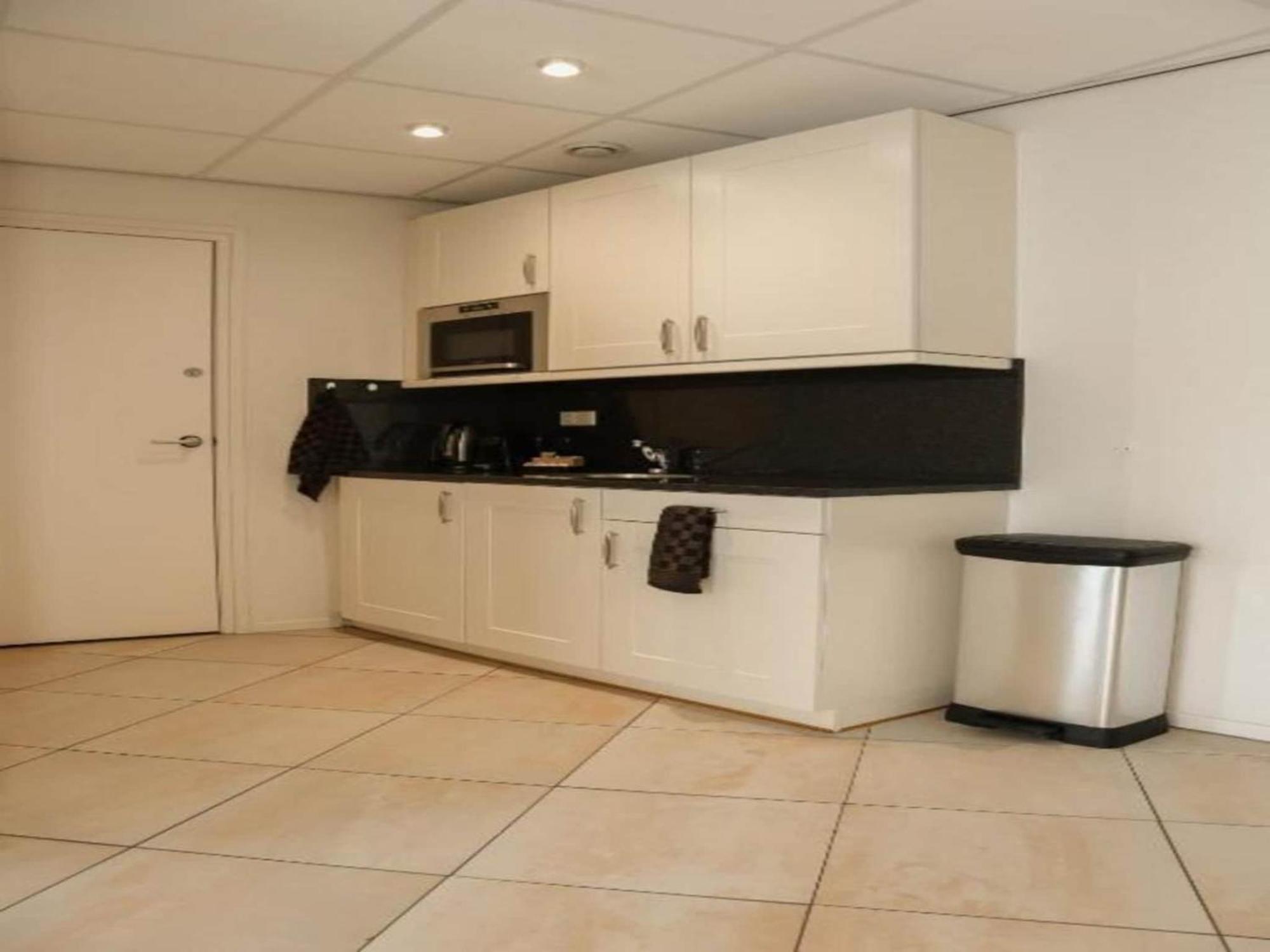 Pleasant Studio Apartment De Cocksdorp  Exterior photo